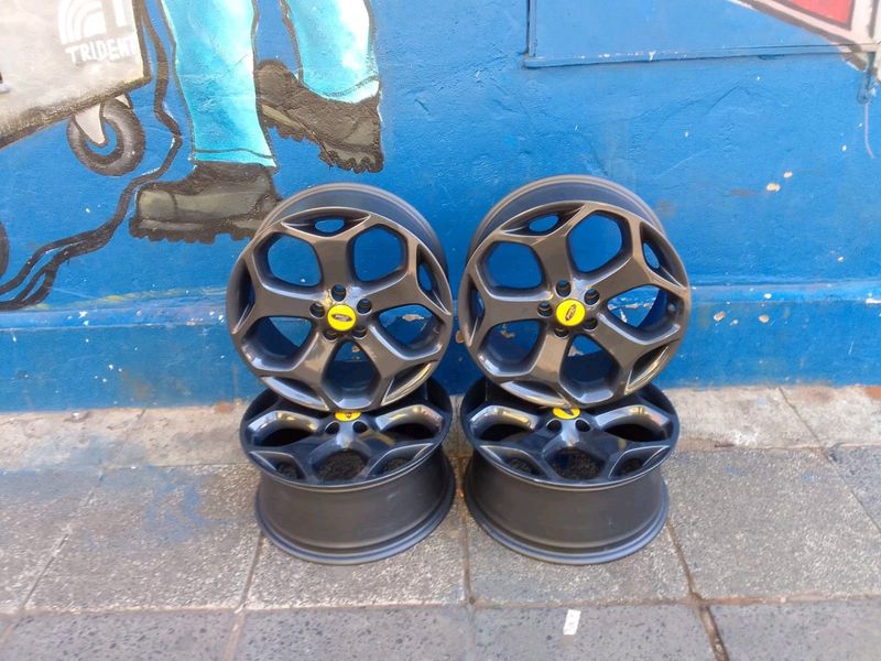 A set of 18inch original ford focus ST mags 5x108 PCD also fit volvo and jaguar or any 5x108 PCD