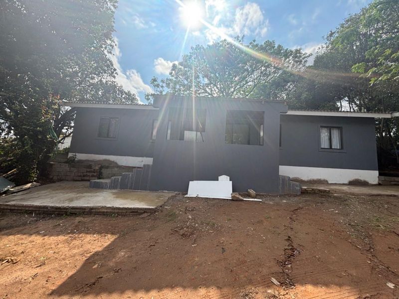 Modern 2-Bedroom Apartment in Pinetown with Utilities Included.