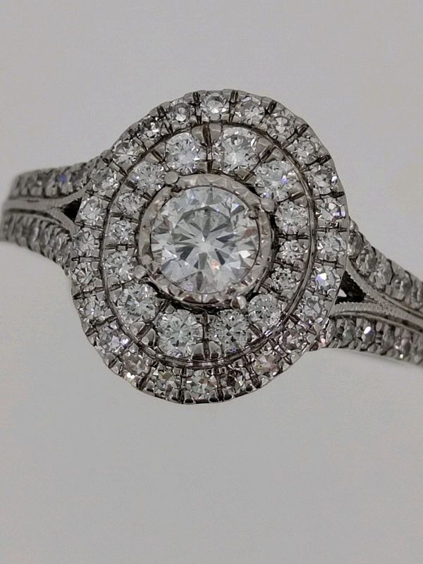 0.25ct Halo Setting Diamond Ring Wedding Set