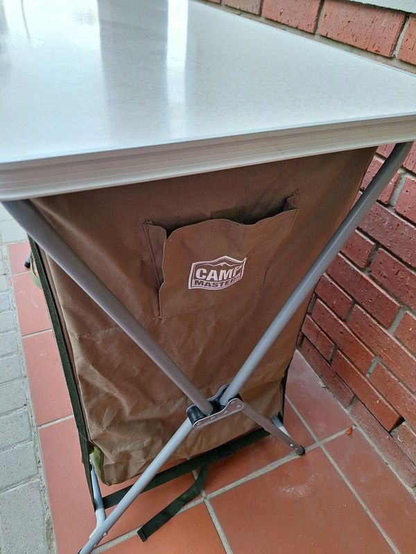 Campmaster Camping kitchen table with six shelves