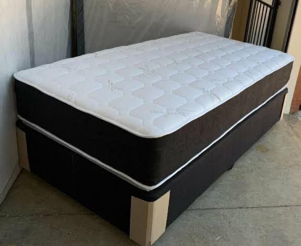 I am selling a 3 quarter bed for R500 it is available immediately in Parow next to shoprite, first c