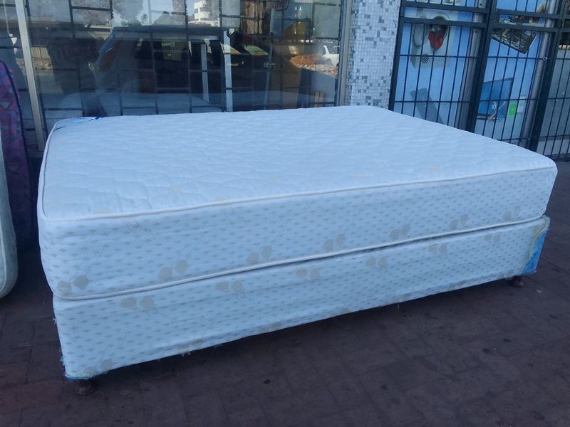 Double bed mattress and base