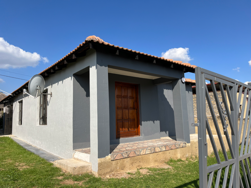 House for rental in Naturena ext7