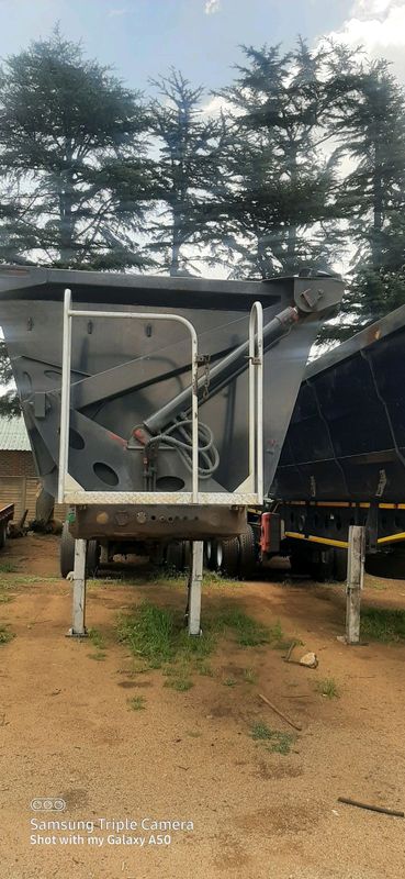 DUMP WITH EASE USING OUR USER-FRIENDLY TRAILER!