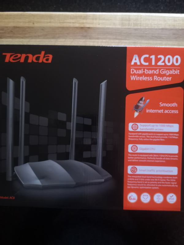 Wireless Router AC1200 Dual Band. Model AC 8.