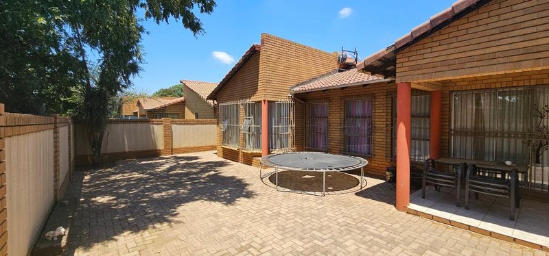 What a Beautiful 2 Bedroom Home For Sale in Delmas