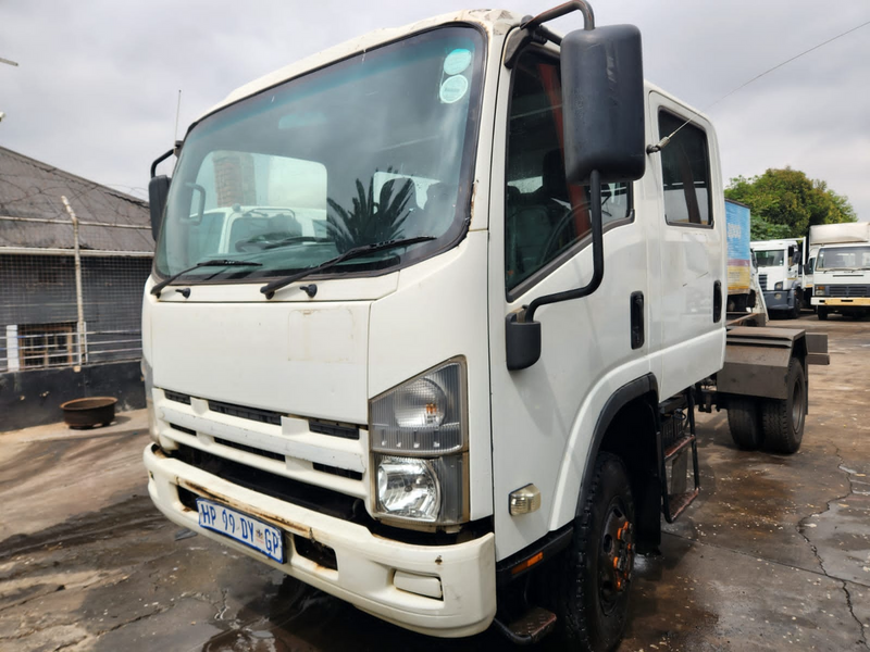 Isuzu NPR 400 4x4 double cab in an immaculate condition for sale at an affordable price