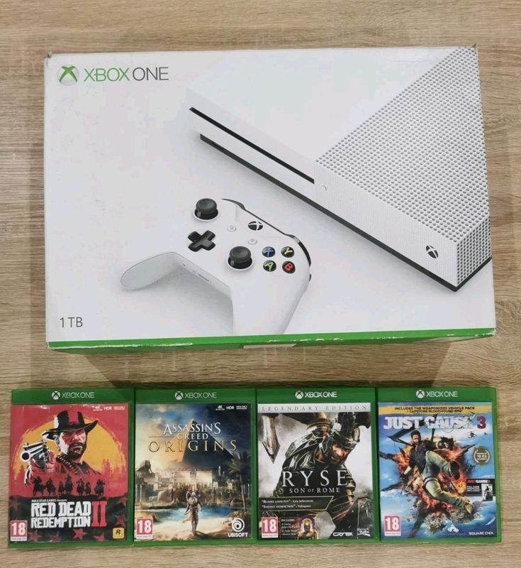 *Clean Condition* 1TB Xbox One S, Controller, Cables and Games ⭐