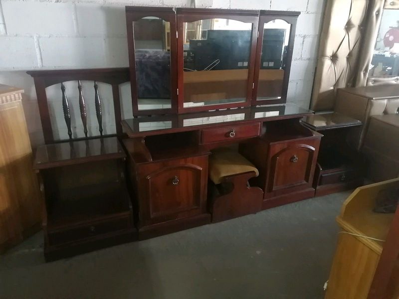 Antique bedroom suite