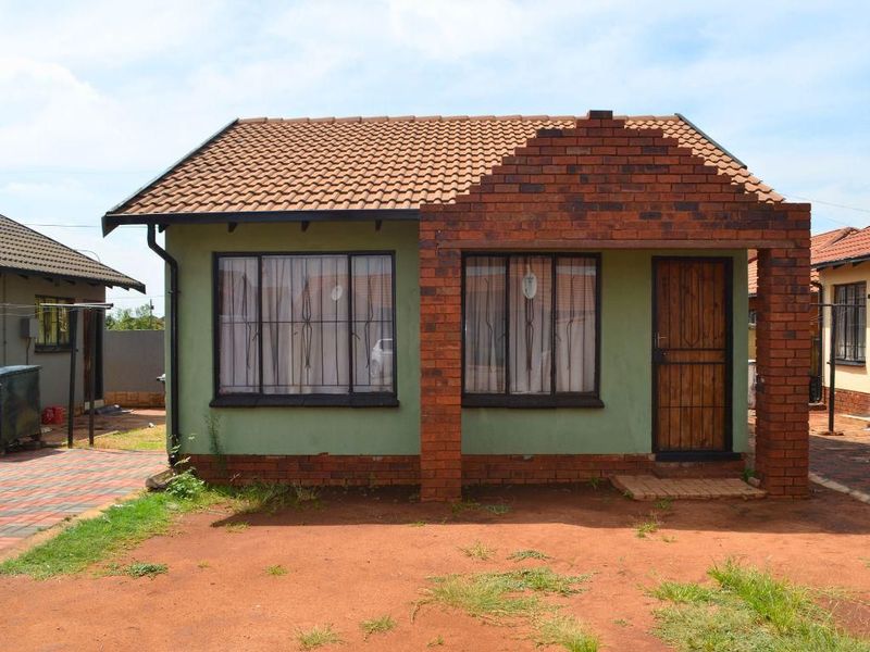 2 Bedroom Townhouse To Rent In Protea Glen Ext 2 (Deposit &amp; Admin Fee Required)