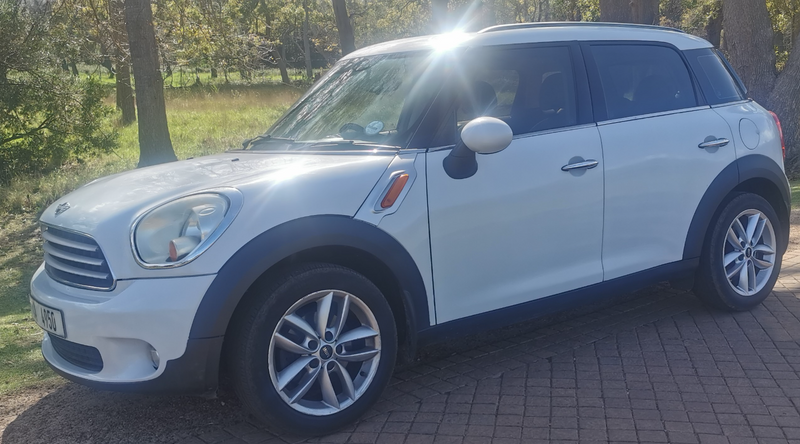 2012 Mini Cooper Countryman  Automatic! Low Kms!Finance Available.