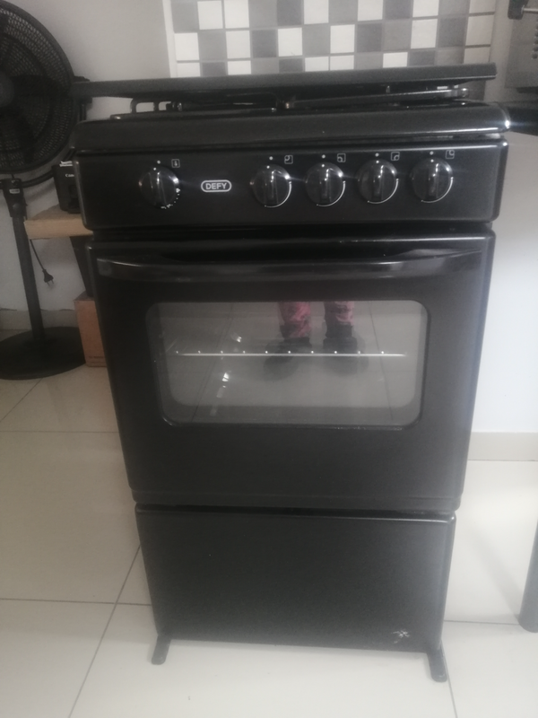 Defy 4 plate gas stove and oven