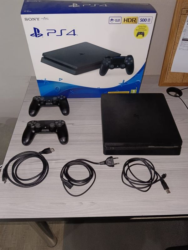 Ps4 slim 500gb with 2 controllers