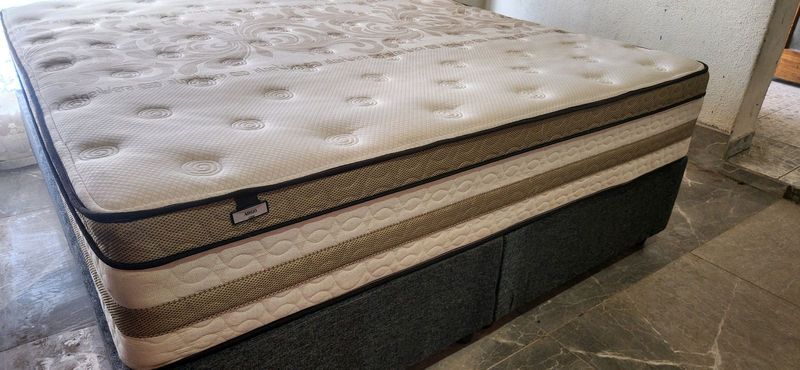 KING BED GOLD WITH HEAVY DUTY MATRESS STILL EXCELLENT AND CLEAN R5500 WATSAP 0736552664