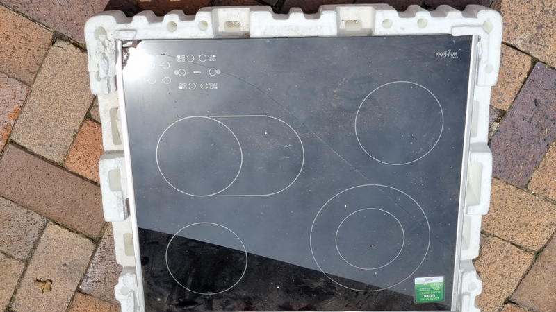 WHIRLPOOL AKT 8210 LX GLASS HOB (CRACKED) BRAND NEW - FOR SPARES R1,200