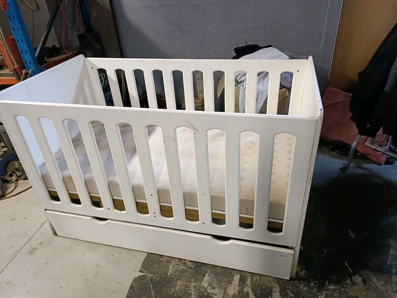 Baby Cot with sliding drawer