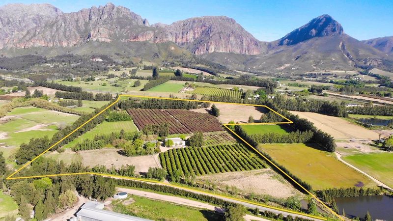 3 Bedroom farmhouse in Paarl Rural For Sale