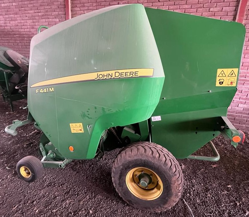 John Deere F441M