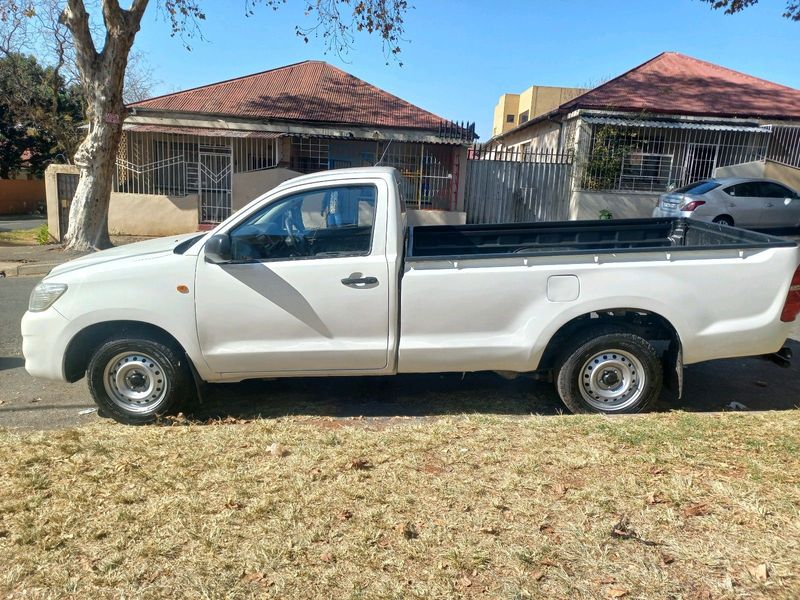 2013 TOYOTA HILUX SINGLE CAB 2.0 VVTI IN EXCELLENT CONDITION
