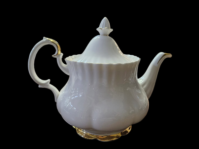 Royal Albert Val D&#39;Or Tea Pot Large 6 to 8 cups hair line crack in sprout