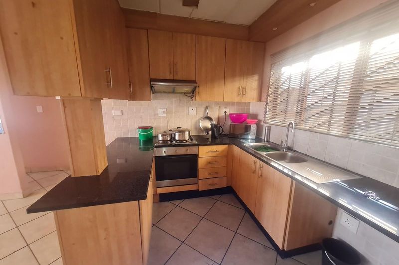 For Sale: 3 Bedroom Apartment/Flat in Tulisa Park, Johannesburg.