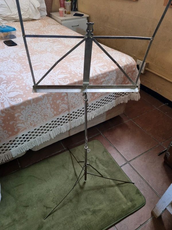 Portable music sheet stand
