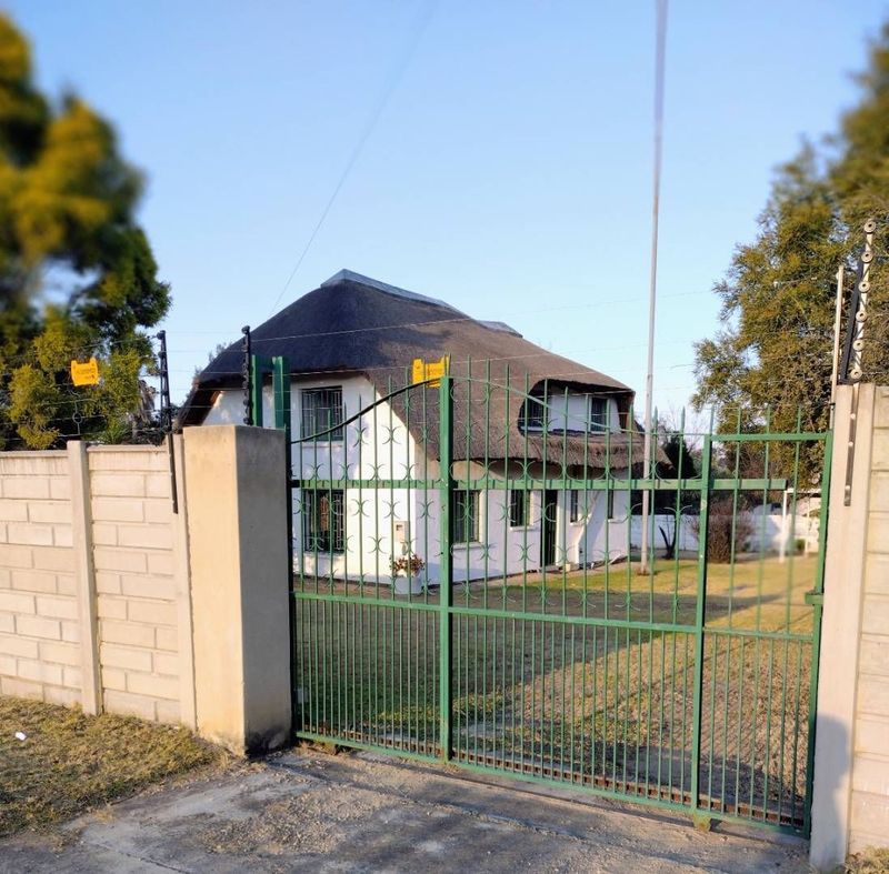 3 Bed 2 Bath Duplex house - Buccleuch