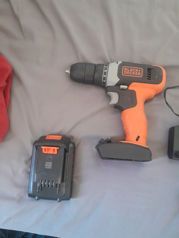 Cordless Black&amp;Decker 18V Drill with charger