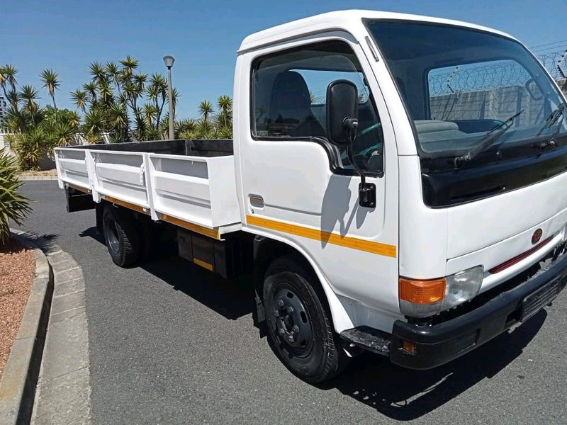 4toner truck for hire, carry  any type of load, removals around Capetown