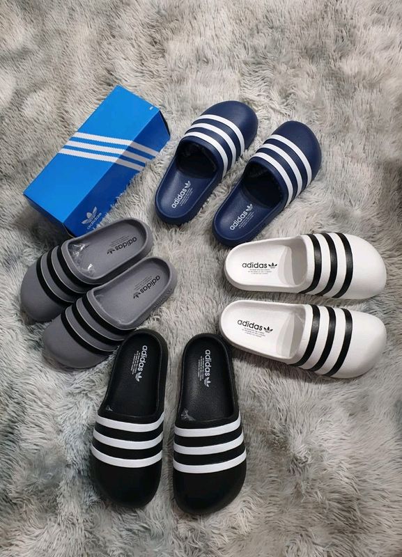 Adiddas closed slides