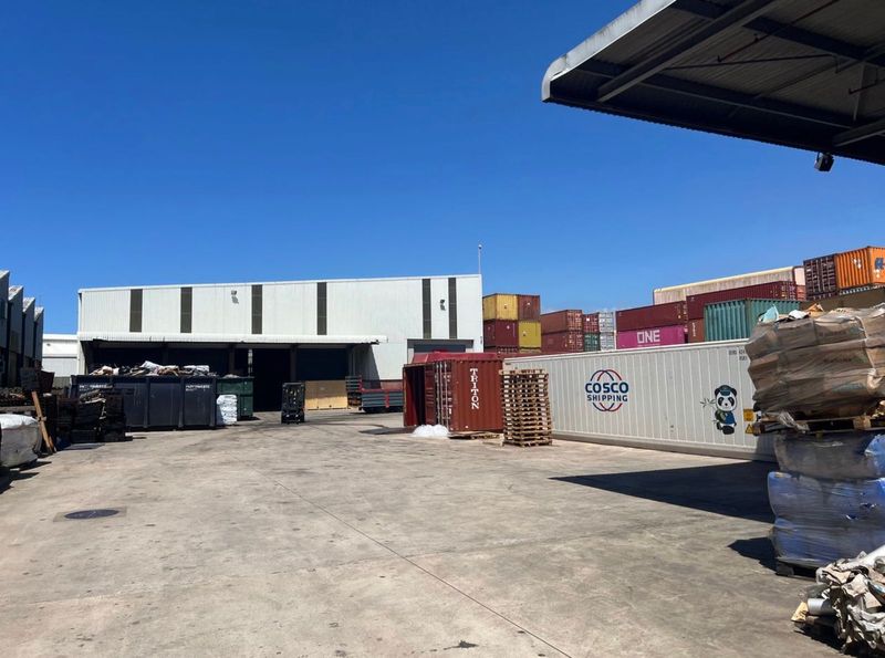 10 428m2 Warehouse To Let Including Reacher stacker and Container Handling Yard