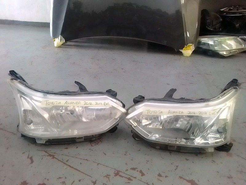 TOYOTA AVANZA HEADLIGHT