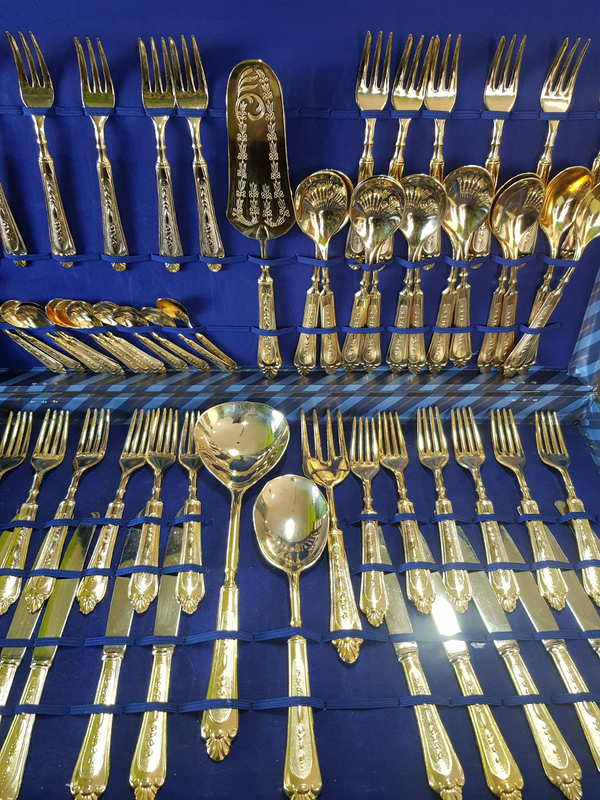24 CARAT GOLD PLATED CUTLERY SET.