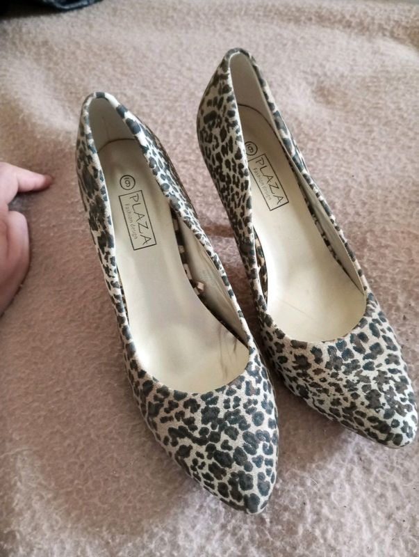 One pair of plaza fashion design deluxe shoes, high heels, size 6. Brand new, suede leopard