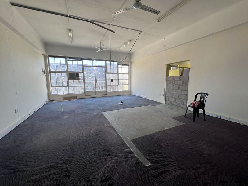 154m² Office To Let in Woodstock