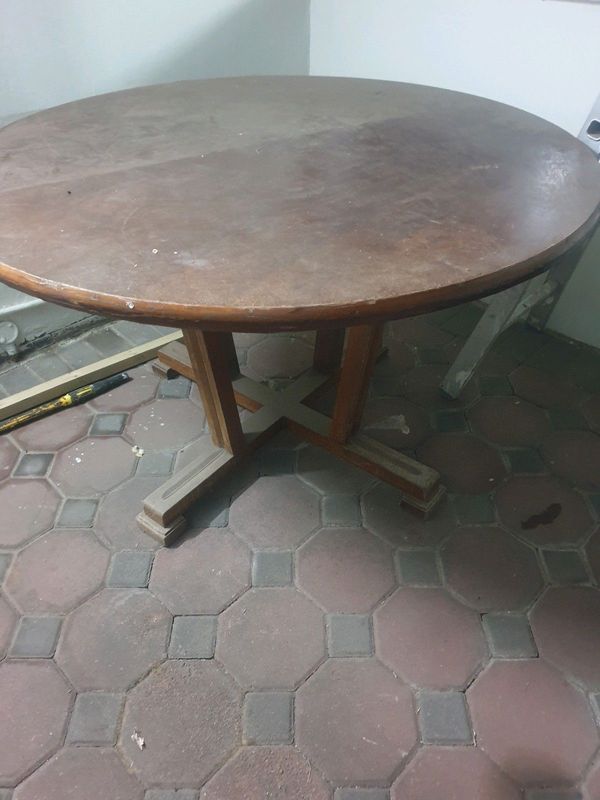 Round antique table