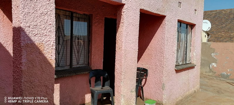 RDP WITH 3 OUTSIDE ROOMS FOR SALE IN IVORY PARK TEMBISA WITH TITLEDEED – CASH OR BOND