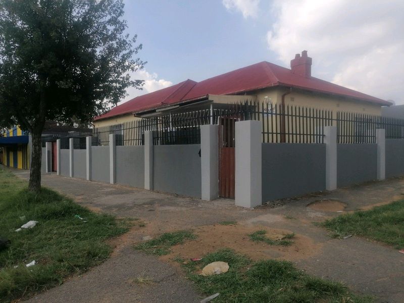Neat and Spacious 2 bed in Forest Hill Jhb South