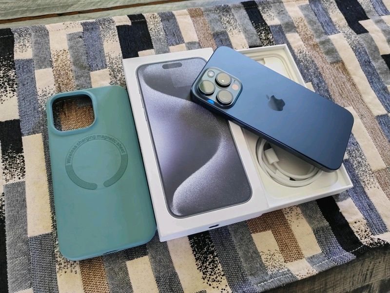 2024 Apple iPhone 15 Pro Max 1TB Blue Titanium