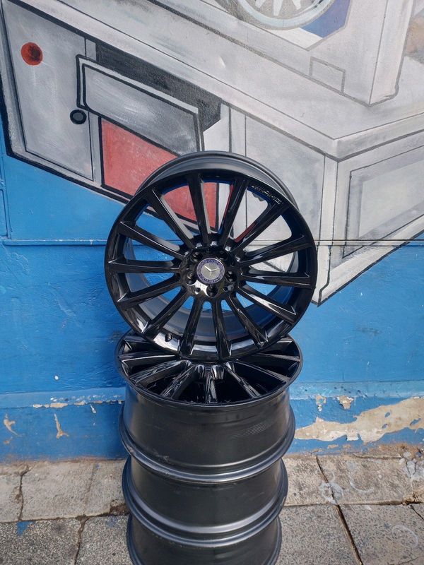 A Set of 20 inche AMG Mercedes Benz Original mags Rims