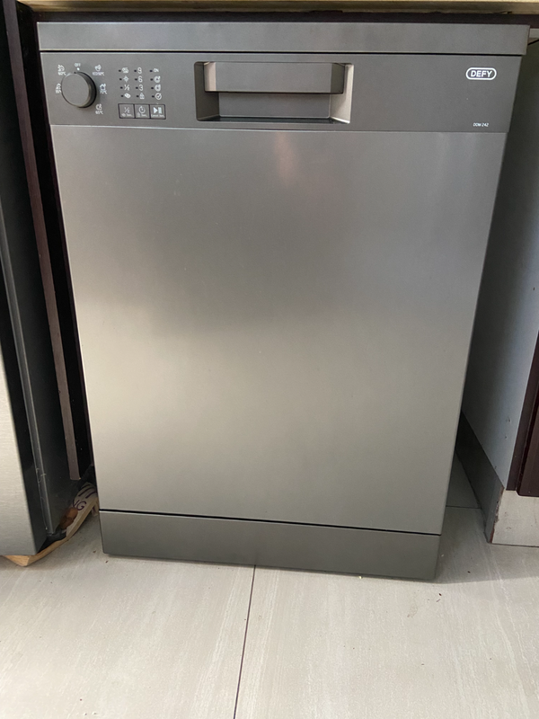 Dishwasher (only 1 year) - Plus Warranty and cleaning tablets