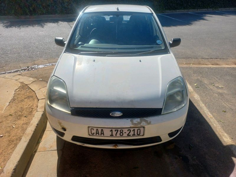 Ford Fiesta 2005 light on fuel drives everyday cell  0786909660 40 000 negotiable