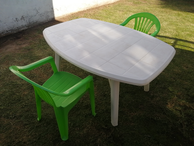 Outdoor table and two chairs R350