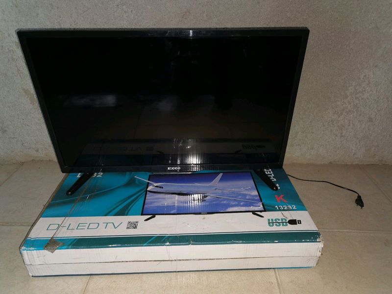 32 inch Ecco tv R1750 comes with wall mount