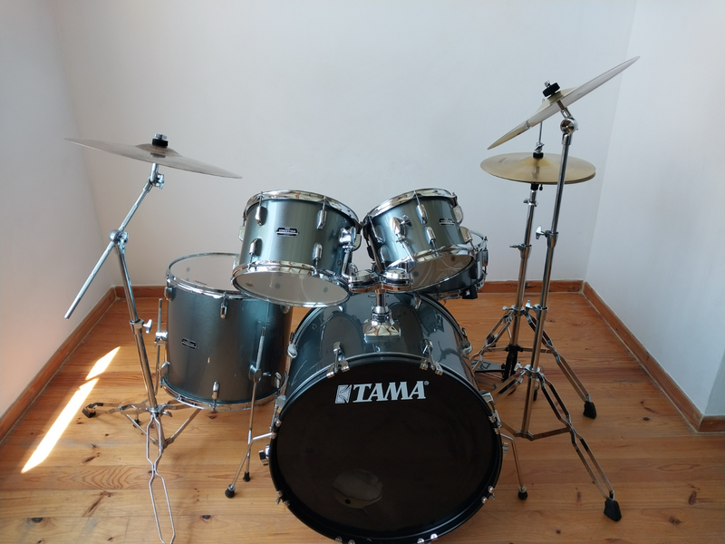 Drum set Tama Stagestar with hardware, throne and cymbals