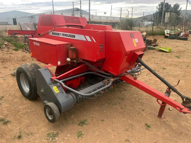 Massey Furguson 1839 Baler