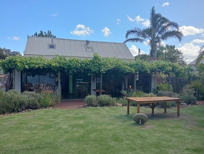 WELL ESTABLISED BISTRO/COFFEE SHOP HUMANSDORP(Business only - building on long term lease)