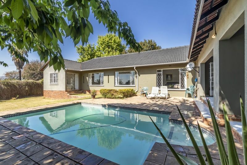 Welcome to this delightful home in this sought after suburb, boasting large lush garden with pool,.