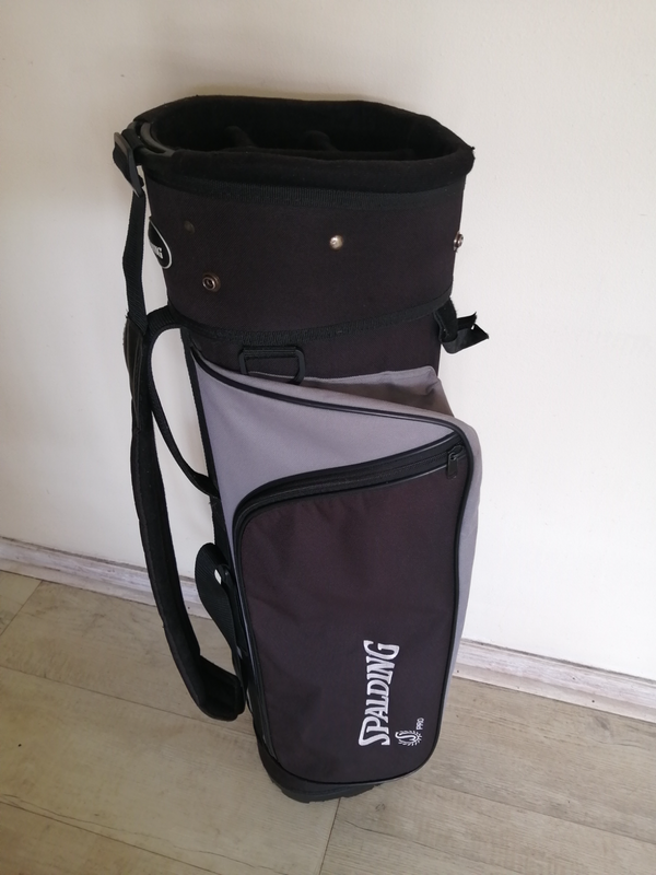 Spalding golf bag (Great condition) R300 NEG