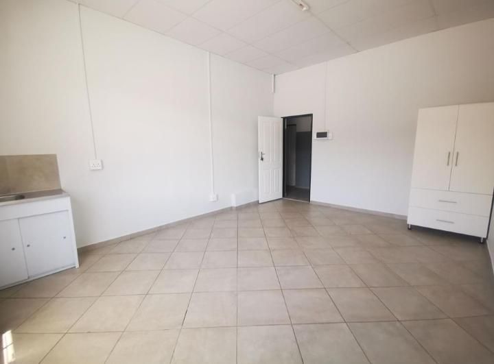 BIG ROOM WITH OWN BATHROOM FLORIDA CBD